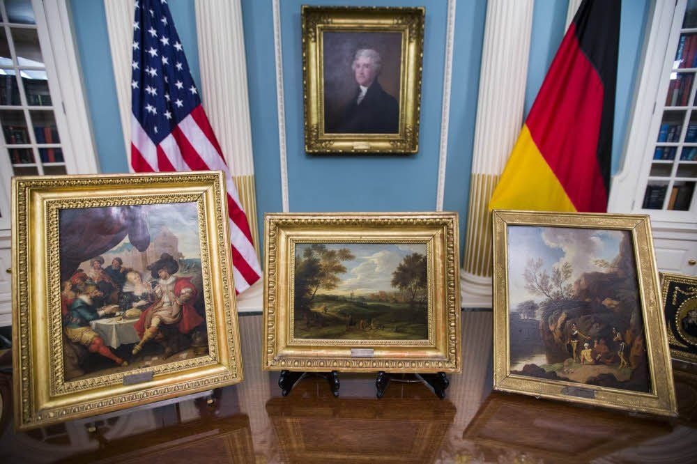 Das sind einige der Bilder, die jetzt an Deutschland zurückgegeben werden.