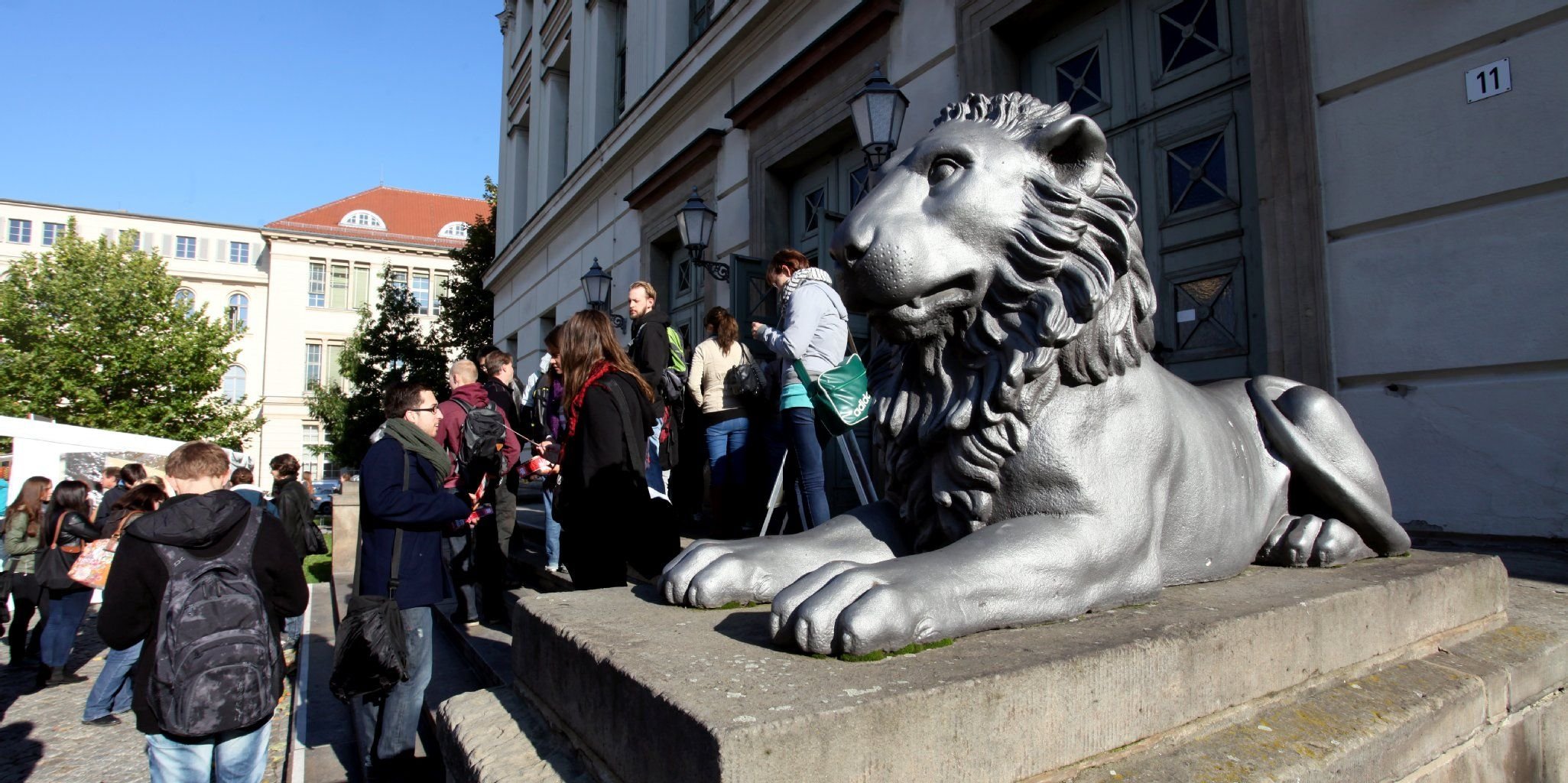 500 Millionen Euro des jährlichen Bruttoinlandsproduktes Sachsen-Anhalts kommen laut einer Studie der Uni Leipzig von der MLU und deren Studenten.