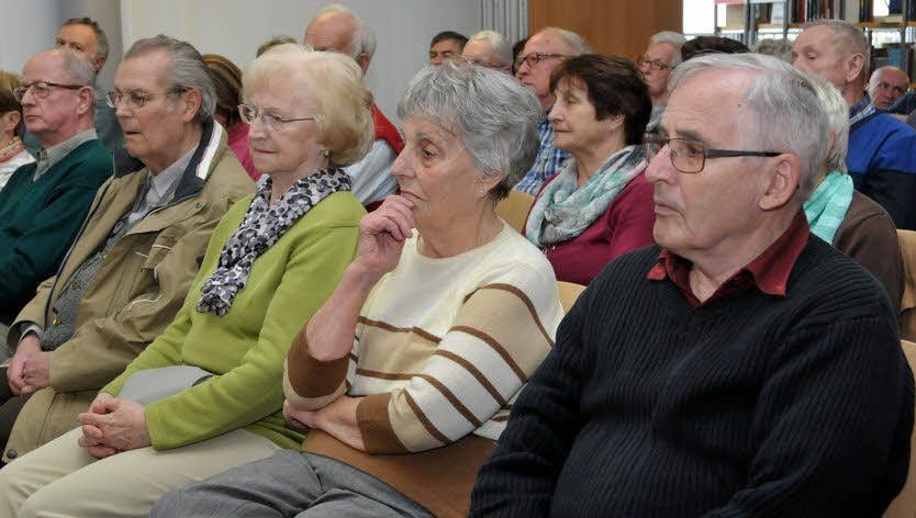 Viele Bernburger waren in die Stadtbibliothek gekommen.