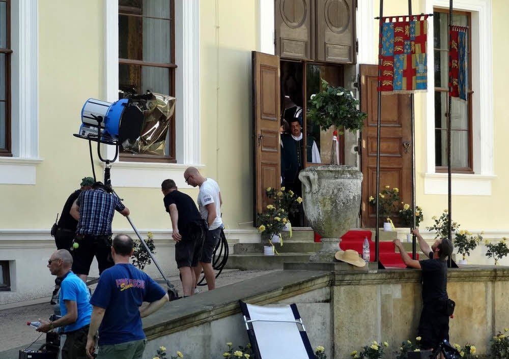 Im Juni wurde die Hochzeitsszene in Wörlitz am Schloss gedreht.