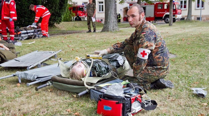 Bundeswehr und Deutsches Rotes Kreuz arbeiten zusammen.