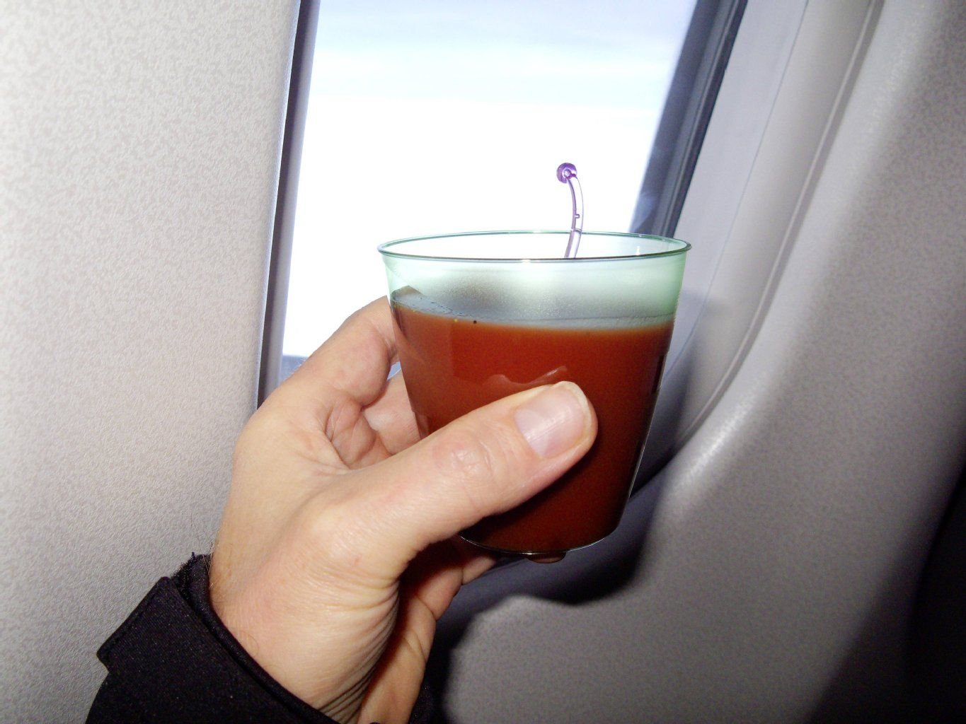 Tomatensaft: Im Flieger eine Delikatesse für viele Passagiere.