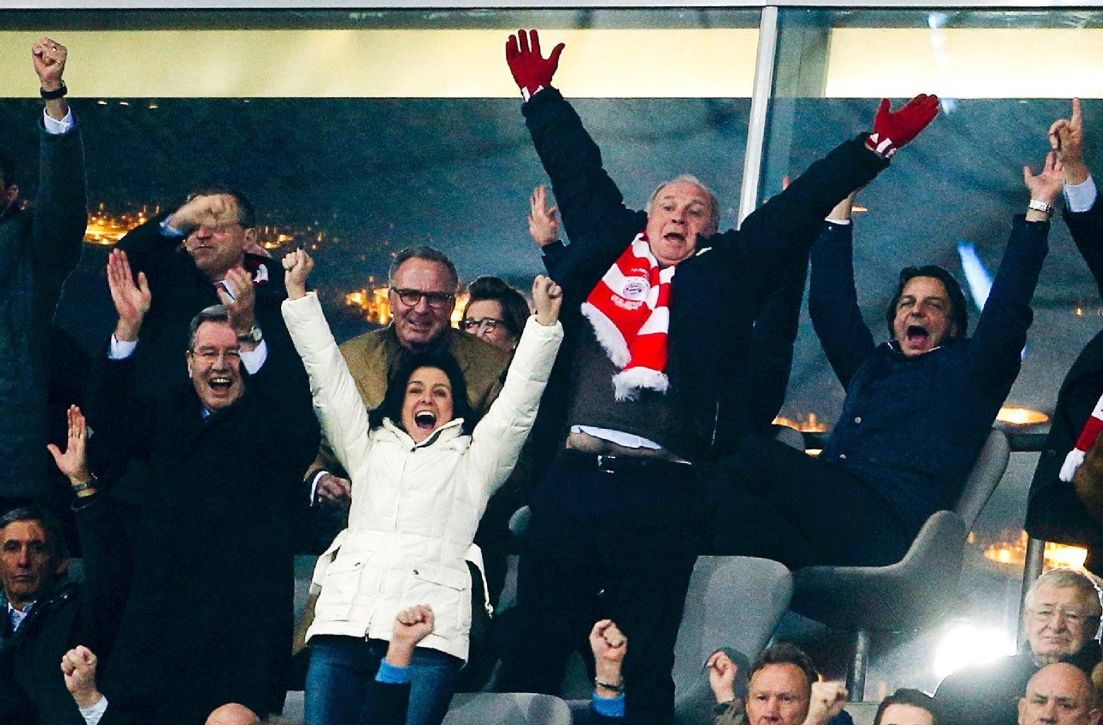 Uli Hoeneß jubelte beim Treffer seiner Bayern gestern gegen den FC Arsenal.
