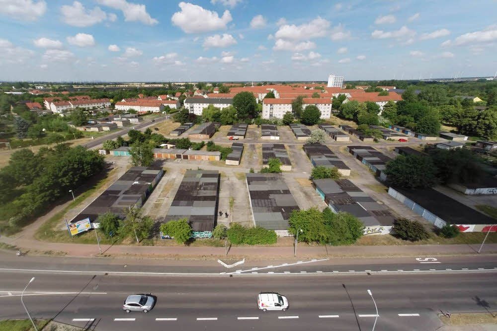 Der Garagenkomplex am Krondorfer Kreisel soll abgerissen werden, da Kaufland an diesem Standort neu bauen möchte.