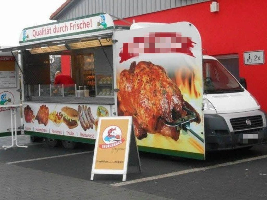 Ein Broilerwagen blockierte bislang donnerstags die Behindertenparkplätze vor dem Netto-Supermarkt in Könnern, die laut Polizei aber gar nicht ordnungsgemäß ausgewiesen sind.