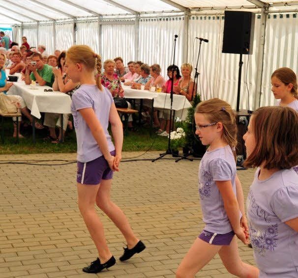 Ob auf der Bahn oder auf dem Tanzparkett - die Teilnehmer des Sportfestes gaben in Granschütz alles.
