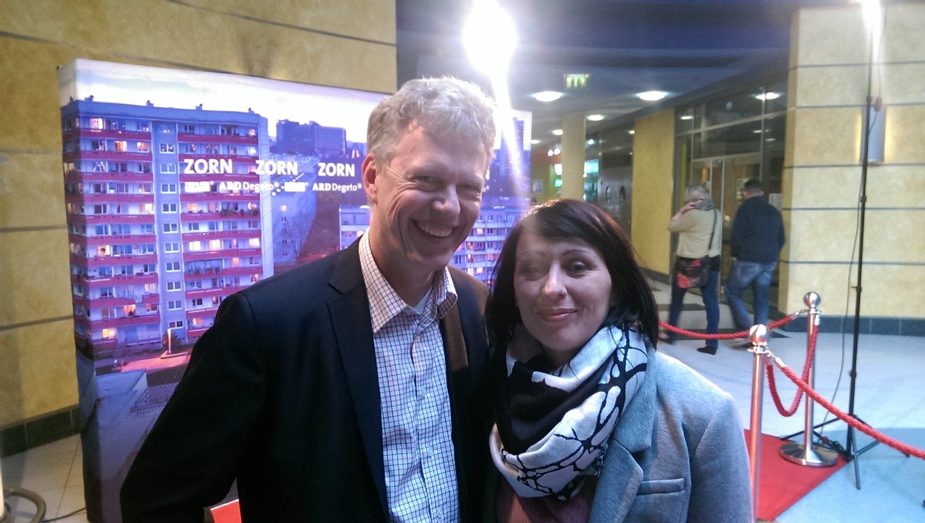 Stadtmarketingchef Stefan Voß und Anja Peters sind auch auf der Premierenfeier.