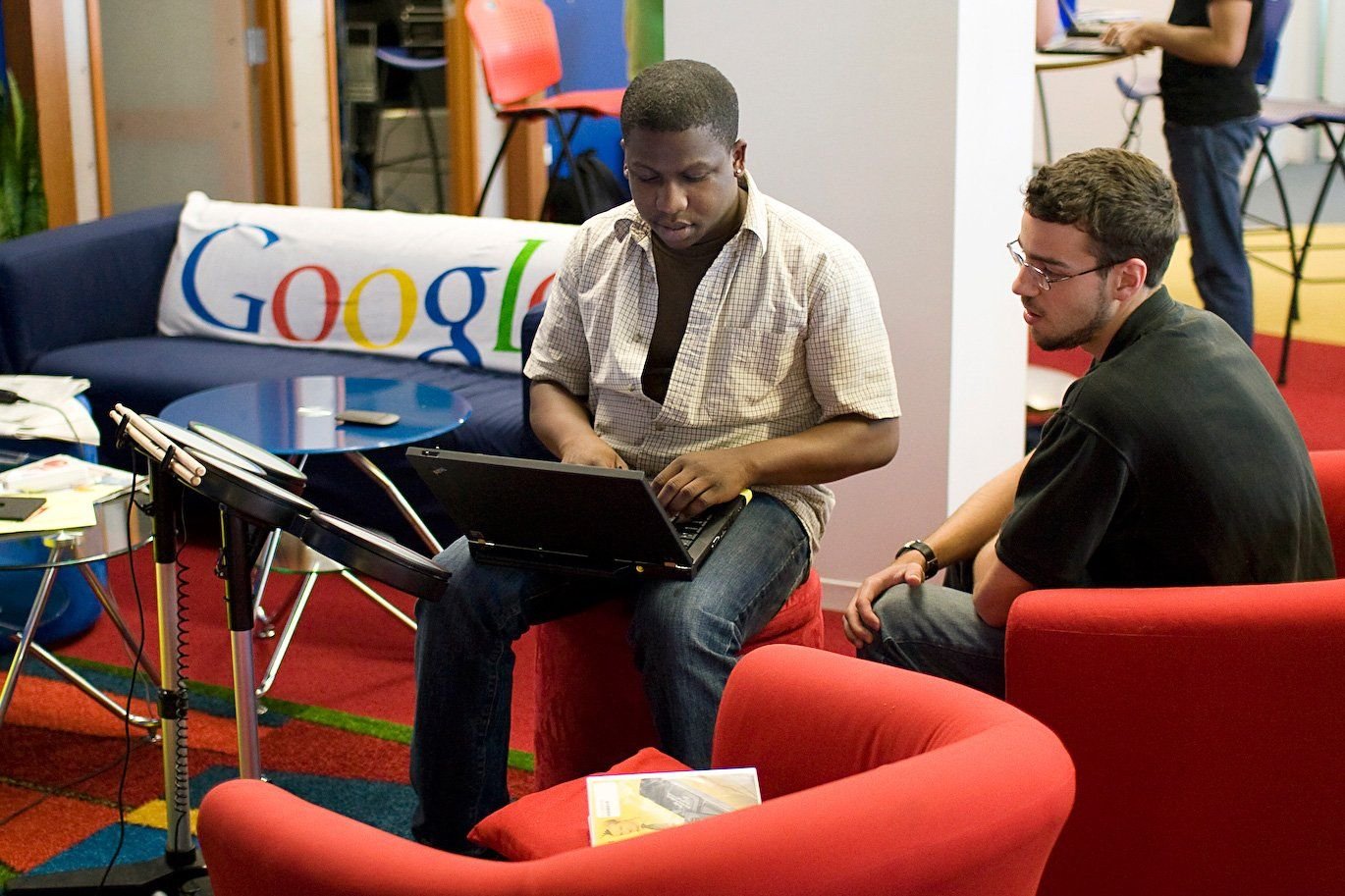 Technikecke bei Google in Chicago: Solche gemütlichen Kommunikationsplätze wünschen sich viele Mitarbeiter, statt immer nur am Schreibtisch zu sitzen.