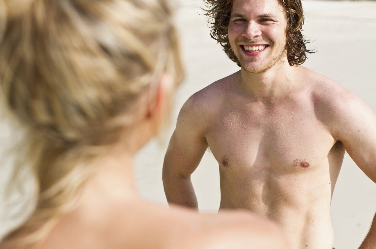 Für 18 Prozent der Deutschen gehört laut Umfrage der GfK Marktforschung zu einem gelungenen Urlaub ein Flirt.
