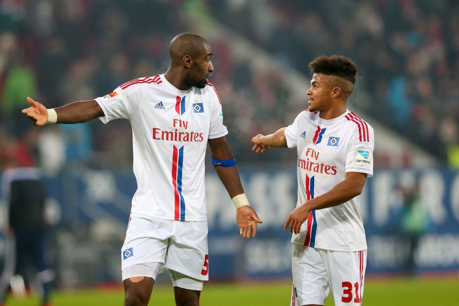 Suche nach einer Erklärung: Die HSV-Spieler Djourou (l.)und Marcos.
