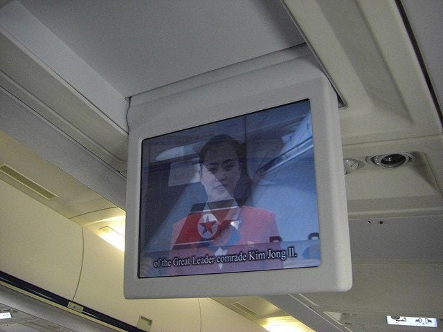 Die Propaganda-Maschinerie läuft auch über den Wolken - etwa im Bord-TV-Programm.