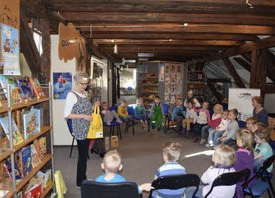 In der Stadtbücherei Coswig ist das Lesestart-Set für Kinder ab drei Jahren eingetroffen.