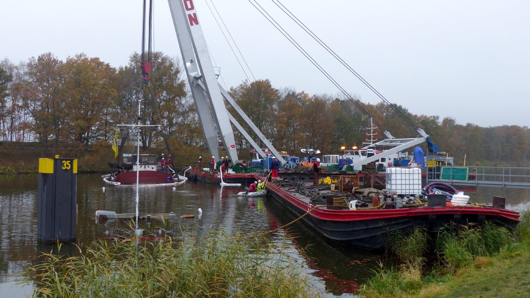 Bergungsarbeiten am Mittellandkanal