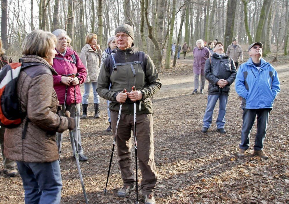 Bernd Mühlbach (Mitte) während der ersten von ihm geführten Wanderung.