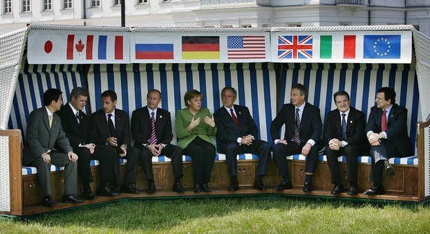 Die mächtigsten Politiker der Welt - in der Mitte Angela Merkel und George W. Bush - trafen sich 2007 in Heiligendamm.