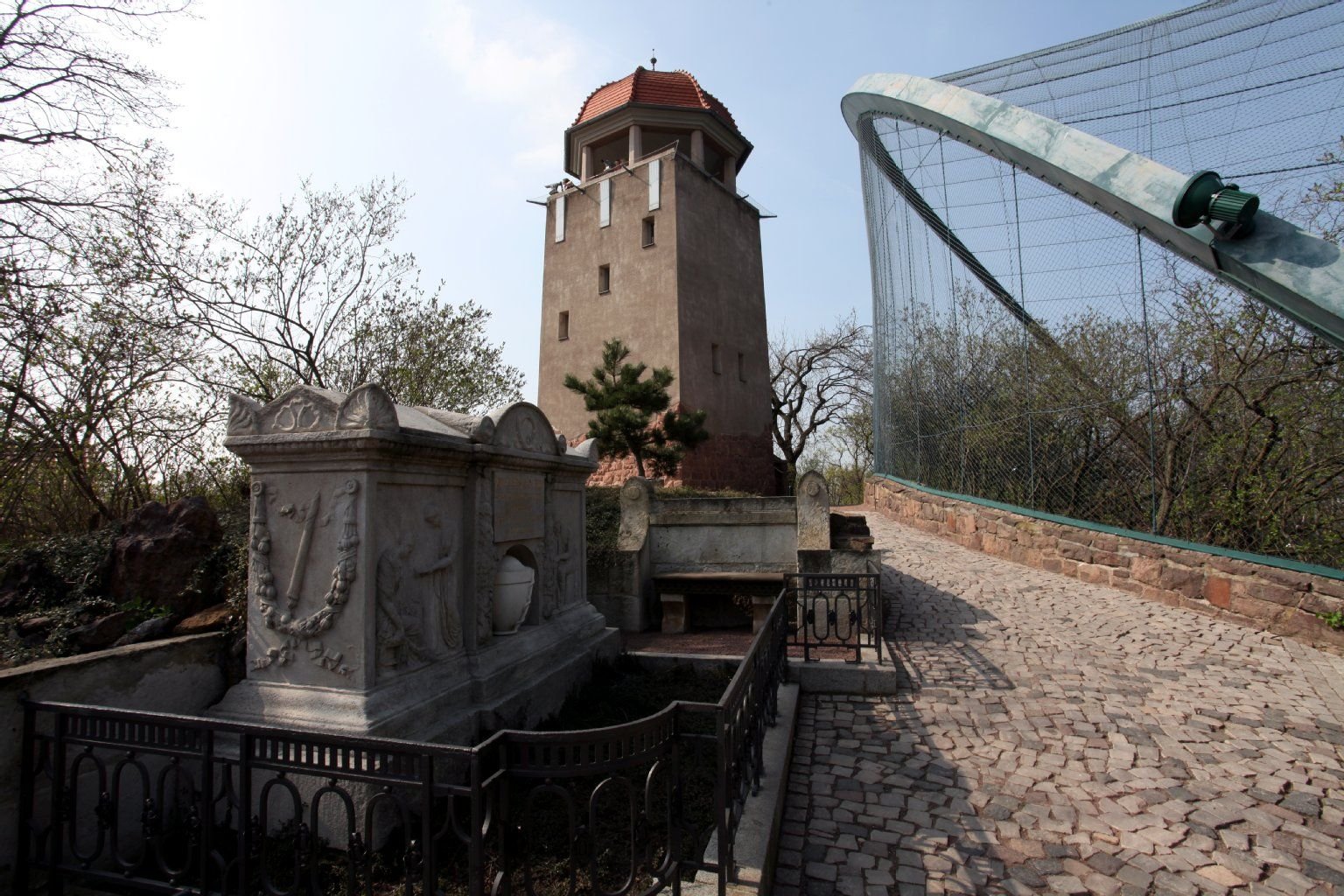 Turm im halleschen Zoo
