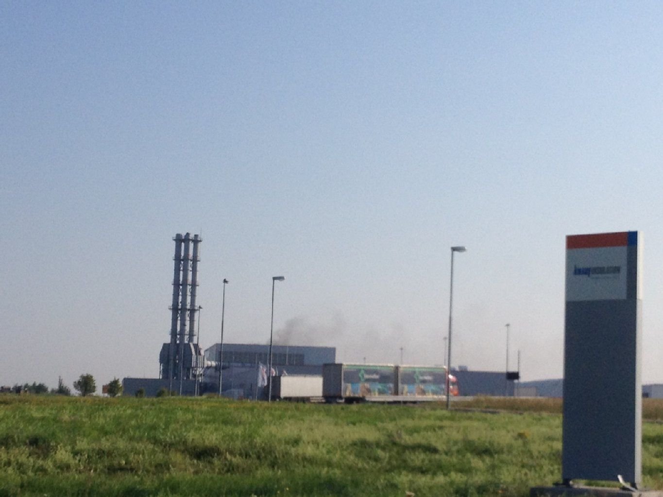 Während der Brandlöschung mussten die Mitarbeiter von Knauf Insulation den Arbeitsplatz verlassen.