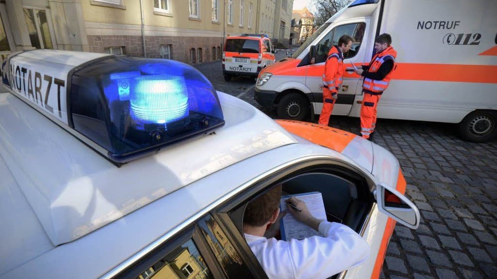 Rettungswagen ohne Martinshorn, mit Blaulicht: Das sollen Autofahrer tun