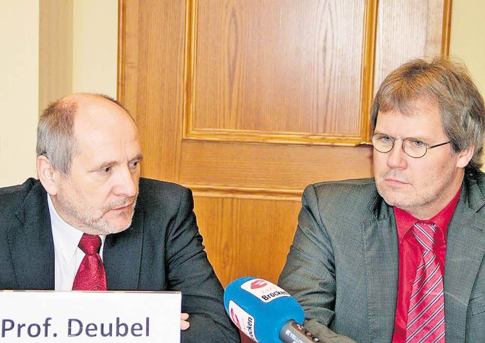 Ingolf Deubel (links) und Finanzminister Jens Bullerjahn 2012 in Wernigerode