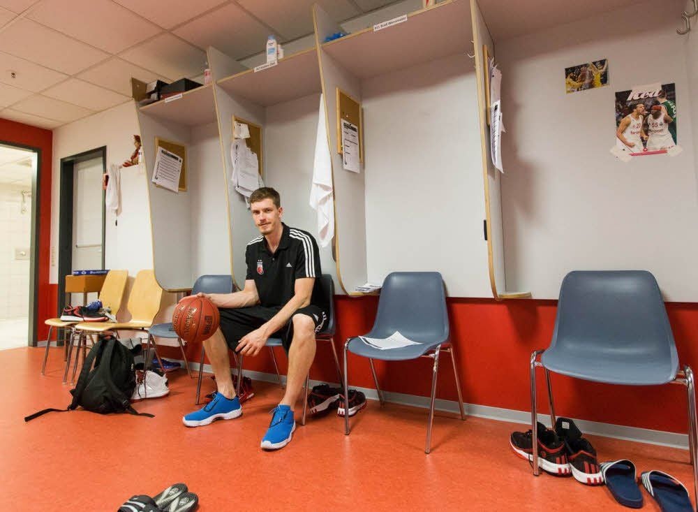 In der Kabine des Bundesligisten Bamberg, der aktuell um die Deutsche Meisterschaft spielt.