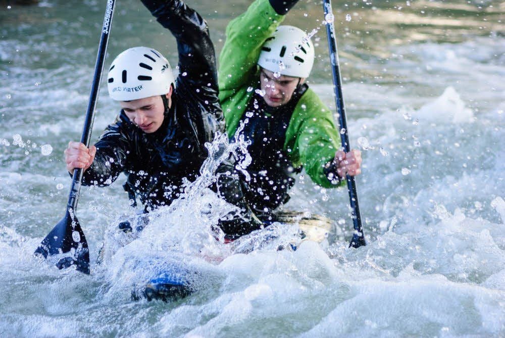 Kanuslalom: Lennard Tuchscherer (vorn) und Fritz Lehrach starten in Markkleeberg