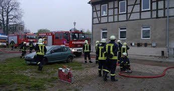 In einem Mehrfamilienhaus in Großbadegast ist am Sonntagmorgen ein Feuer ausgebrochen.