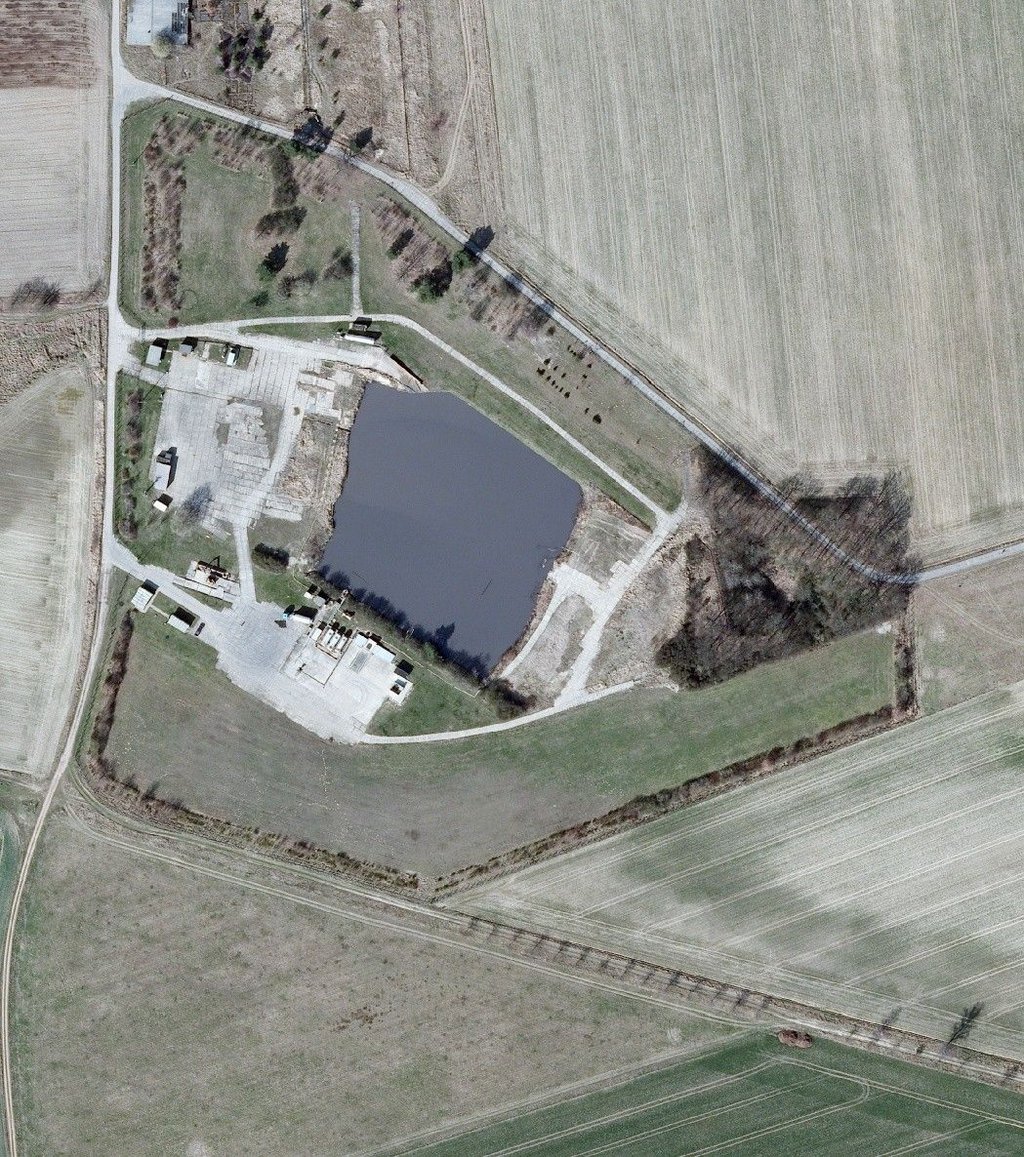 Blick auf die ehemalige Lehmgrube Brüchau: Hier wurden in der Vergangenheit rund 100 000 Kubikmetern Giftmüll verfüllt.