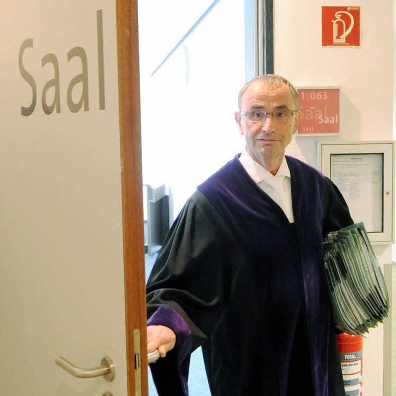 Die Robe trägt Karl-Heinz Millgramm nur noch bis Donnerstag. Dann geht er in den Ruhestand.