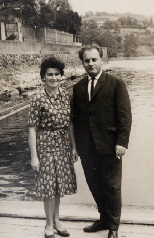 Für Maertens ein kostbares Foto. Darauf ist seine Mutter mit einem Mann zu sehen. Das Geheimnis um den russischen Vater nahm die Frau mit ins Grab.