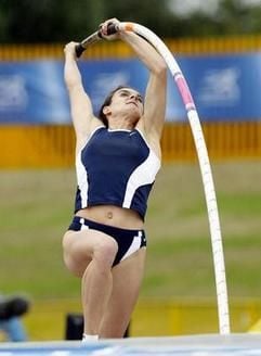 Jelena Isinbajewa überspringt die 4,89 m. (Foto: dpa)
