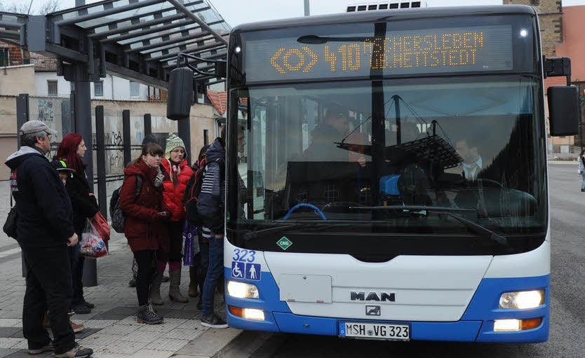 Busse sollen künftig auch auf der Strecke halten.
