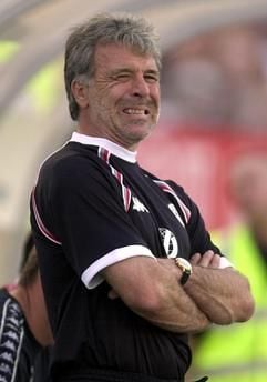 Druckabfall bei Kaiserslauterns Trainer Erik Gerets nach dem 0:3. (Foto: dpa)