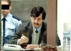 Marc Dutroux im Gerichtssaal in Arlon. (Foto: dpa)