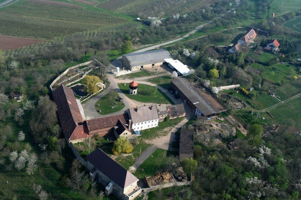 Kloster Posa ist ein Teil der Stadt Zeitz, der nur auf einem Fahrweg zu erreichen ist.