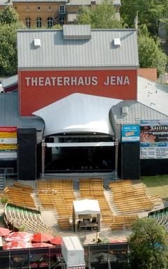 Blick auf das Theaterhaus in Jena, aufgenommen am 22.07.2004. (Foto: dpa)