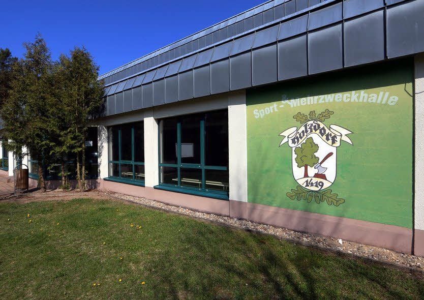 Die Mehrzweckhalle Holzdorf könnte Asyl-Notunterkunft werden.