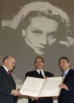 Peter Riva, Enkel von Marlene Dietrich (m)