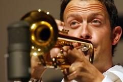 Der deutsche Jazz-Trompeter Till Brönner bei Proben im Theater am Marientor in Duisburg (Foto: dpa)