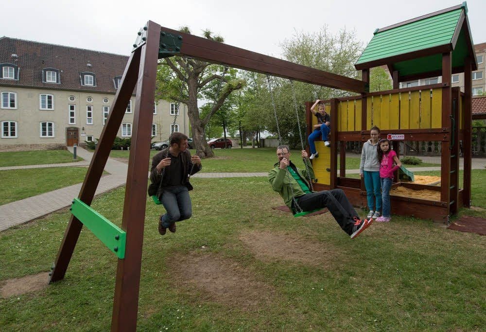 Der Spielplatz steht direkt neben der Kinderklinik und soll den kleinen Patienten etwas Abwechslung bringen.