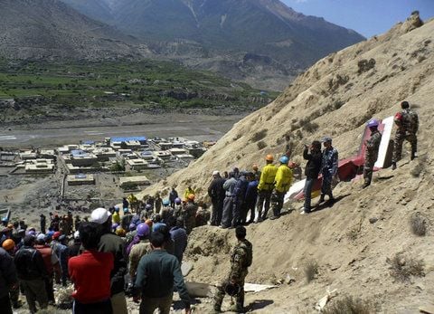 Flugzeugabsturz im Annapurna-Gebirge (FOTO: DAPD)