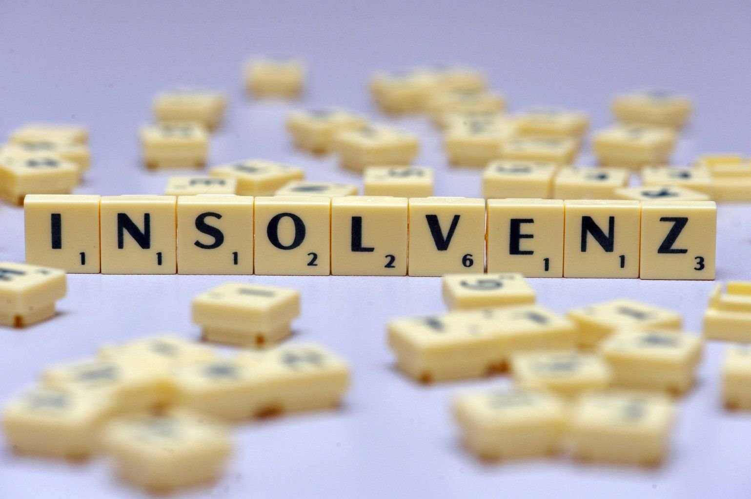 Die Konjunktur läuft rund und die Beschäftigung ist auf Rekordstand. Dennoch können jedes Jahr Tausende ihre Schulden nicht mehr stemmen. Abhilfe schaffen soll eine Reform der Verbraucherinsolvenz.