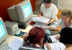 Der Computer gehört dazu: Rund 350 E-Learning-Bildungsgänge gibt es in Deutschland. (Foto: dpa)