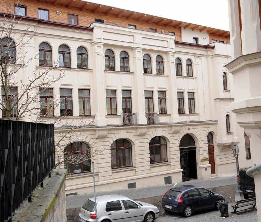 Das einstige Hotel „Goldene Kugel“ beherbergt nach seiner Sanierung eine Seniorenresidenz. Nun wird das Gebäude zwangsversteigert.
