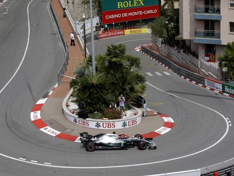 Lewis Hamilton fuhr in Monaco die schnellste Runde. Foto: Luca Bruno/AP