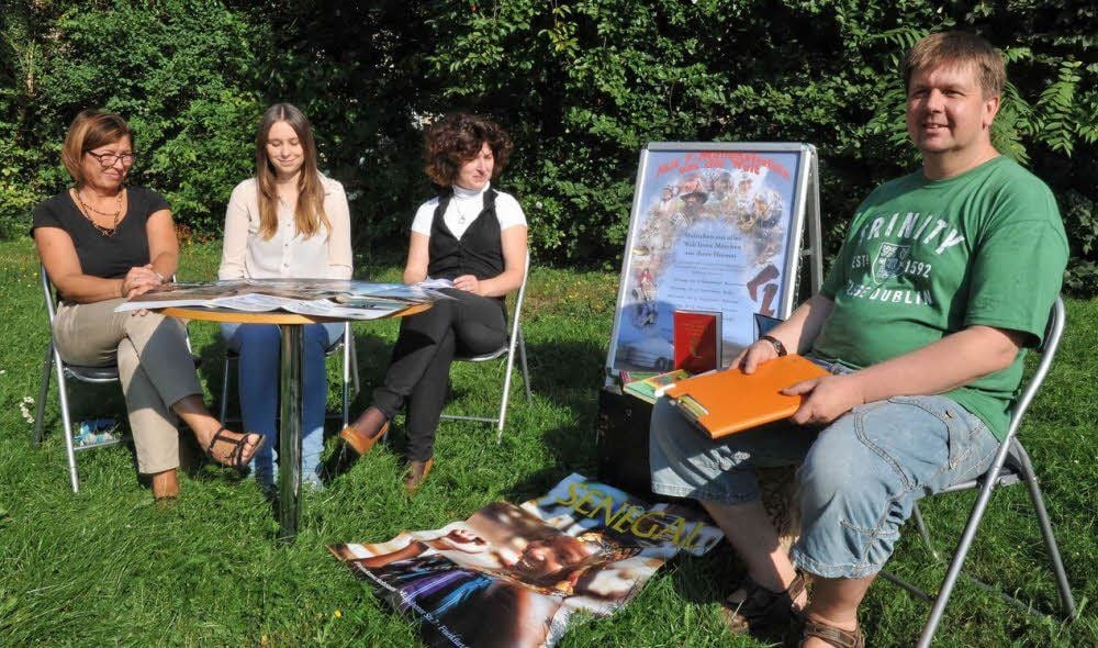 Die Macher der Märchenjurte: Veronika Schneider, Sandra Schröder, Iglika Kindermann und Florian Schulze.