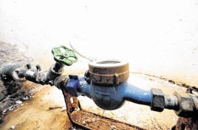Eine neue Wasseruhr leistet bei Werner Landgraf ihren Dienst. Die alte ist auseinandergebaut und untersucht worden, weil 1,4 Millionen Liter Wasser in einem Jahr durch sie geflossen sein sollen.´