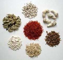 Kräuter gegen viele Krankheiten - die traditionelle chinesische Medizin (TCM) setzt vor allem auf Natutprodukte. (Foto: dpa)