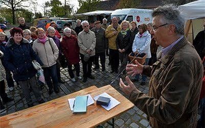 Wulf Stubbe begrüßt die Teilnehmer.