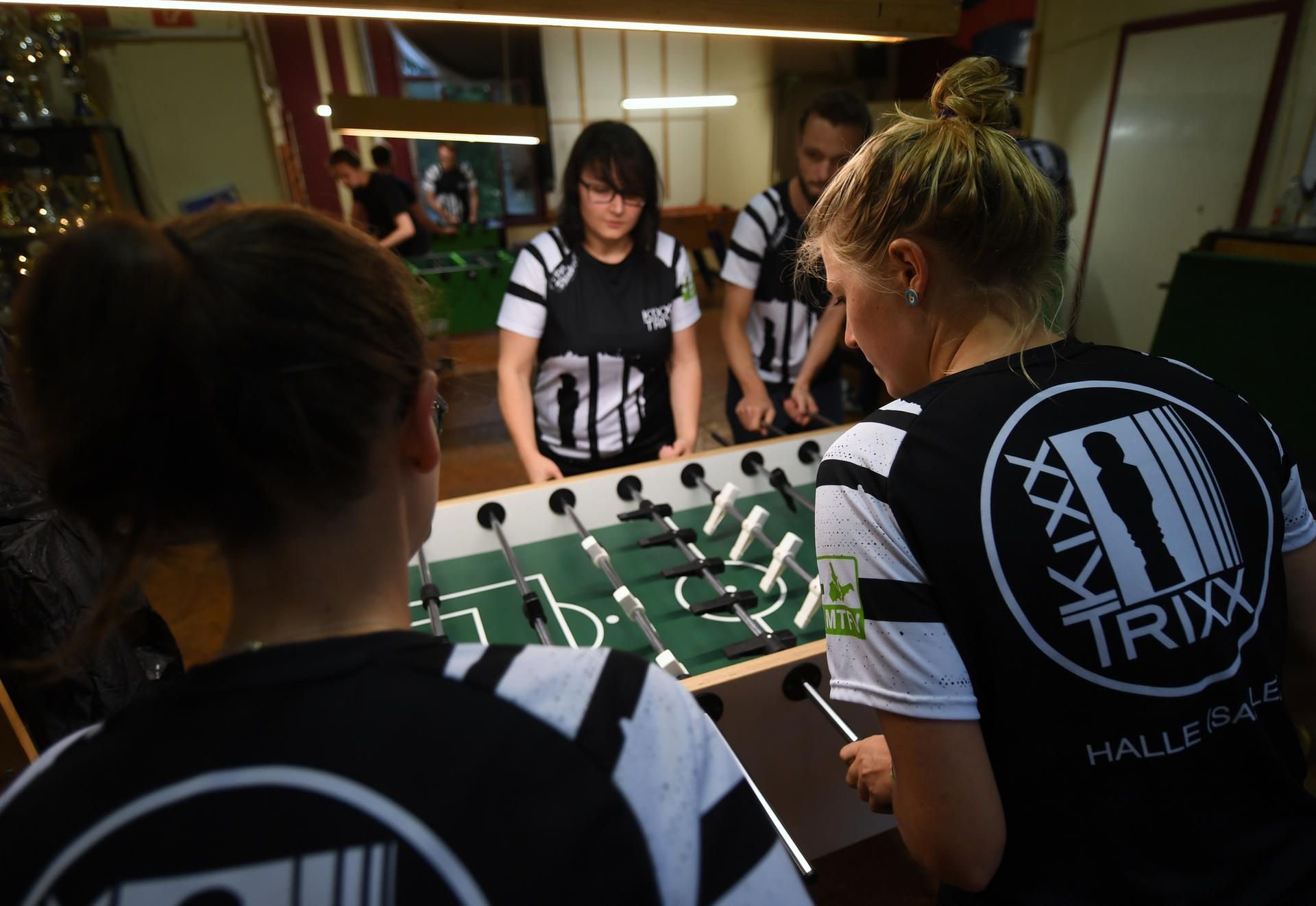 Tischfußballer kickern