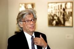 Der US-amerikanische Fotograf Richard Avedon, bekannt durch seine Mode- und Porträtaufnahmen, aufgenommen am 9. September 1994 anlässlich seiner Werkschau in der Kölner Kunsthalle. Avedon ist tot. (Foto: dpa)